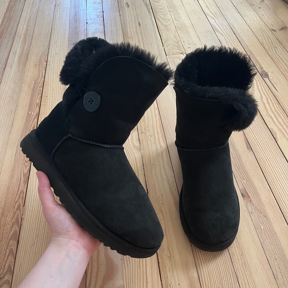 UGG Bailey Button Black Suede Shearling‎ Boots Womens 9 Mid Calf comfort casual